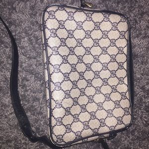 🔥NEED GONE🔥 Vintage Gucci Messenger